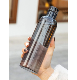 Botella de agua plástica transparente 750ml con horas marcadas