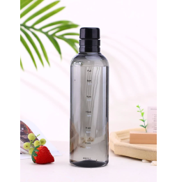 Botella de agua plástica transparente 750ml con horas marcadas