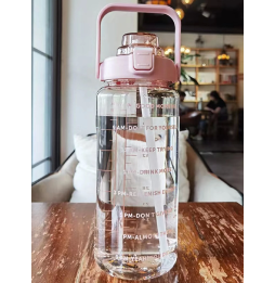Botella de agua plástica 2L con estampado de letras y horas